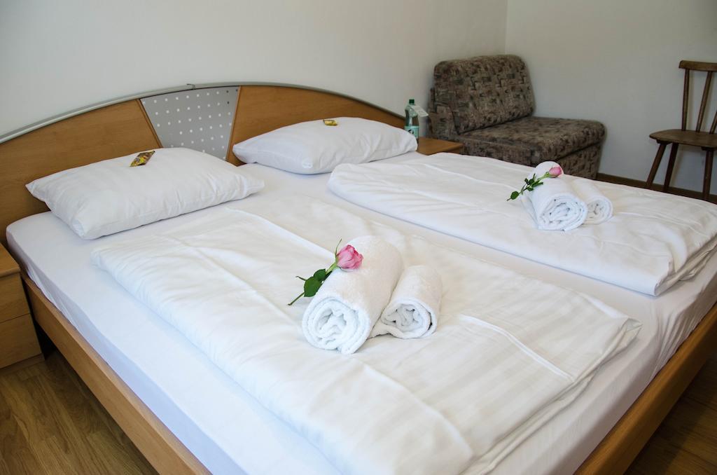 Roulette Apartments und Zimmer Kirchberg in Tirol Zimmer foto