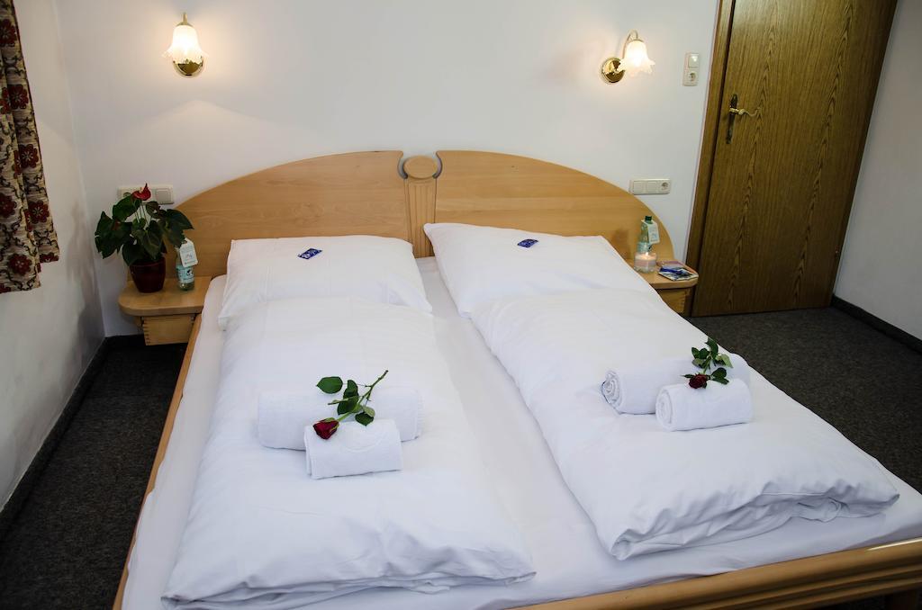 Roulette Apartments und Zimmer Kirchberg in Tirol Zimmer foto